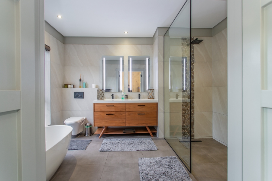 4 Bedroom Property for Sale in Lemoenkloof Western Cape